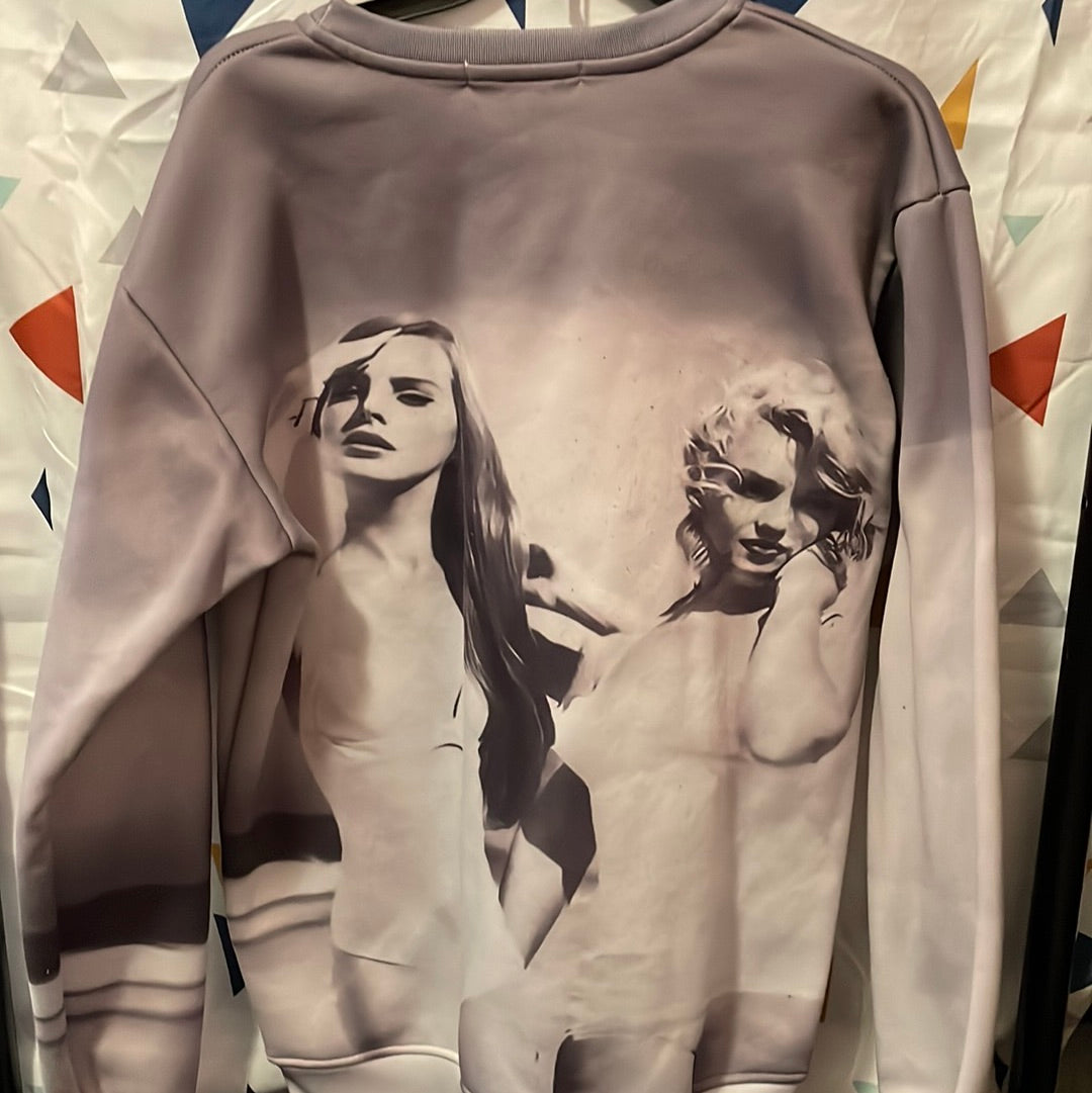 Shelfies Crewneck Size Medium