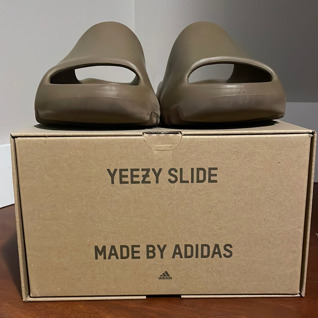Yeezy Slide “Earth Brown” V1 Slide. Size 4Y Used