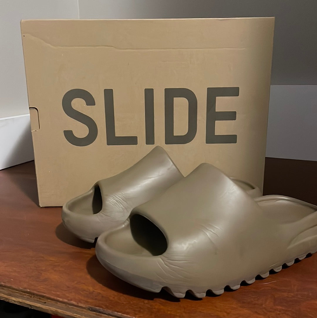 Yeezy Slide “Earth Brown” V1 Slide. Size 4Y Used